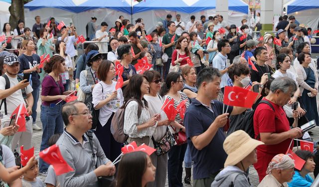 Japonlar, Türk müzikleri eşliğinde halay çekti