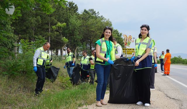 Çevre gönüllüleri Eskişehir'de çöp topladı