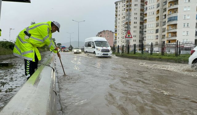 Rize'de ki yağış hayatı olumsuz etkiledi