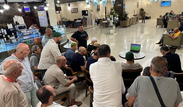 Medine'de hacıların milli maç heyecanı