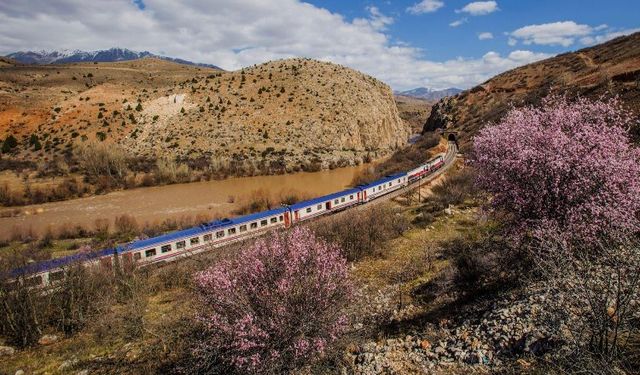 Turistik Tatvan treni sefere çıkıyor