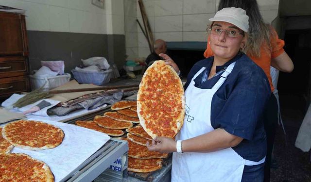 Pide ustası erkeklere taş çıkartıyor