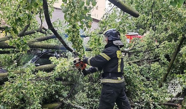 St. Petersburg’u fırtına vurdu: 1 ölü