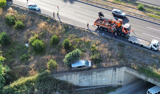 Minibüs şarampole uçtu: 1 ölü, 2 yaralı