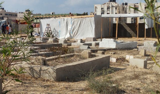 Mezarlıklar, Filistinlilere sığınak oldu