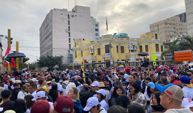 Venezuelalılardan Maduro protestosu!