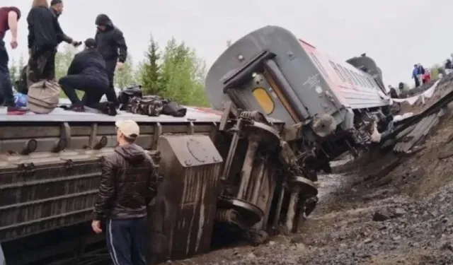 Rusya’da tren raydan çıktı: 100 yaralı