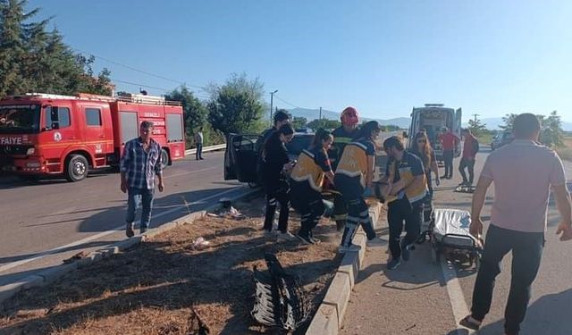 Denizli’de otomobil ile traktör çarpıştı!