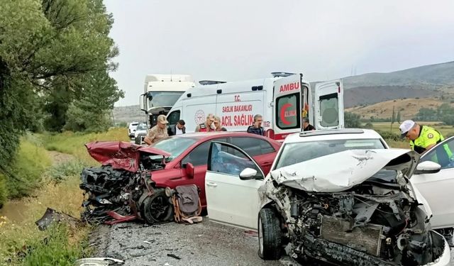 Erzincan’da trafik kazası: 4 yaralı