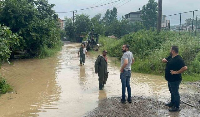 İş yerleri ve evleri su bastı