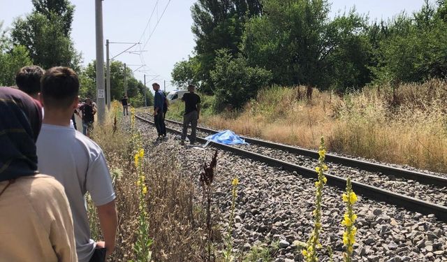 Kütahya’da yolcu treni çapa motoruna çarptı: 1 ölü