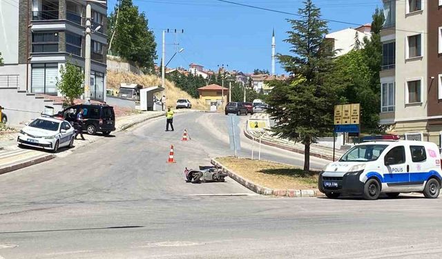 Motosiklet ile kamyonet çarpıştı : 1  yaralı