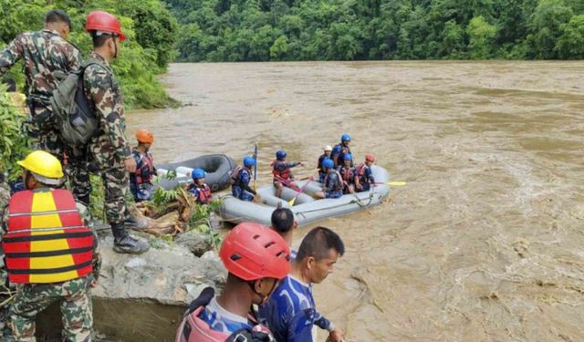 Nepal’de toprak kayması: 12 ölü, 63 kayıp