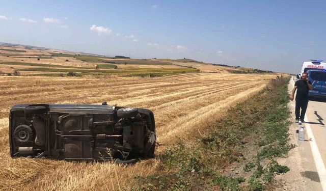 Otomobil tarlaya devrildi: 1’i çocuk 3 yaralı