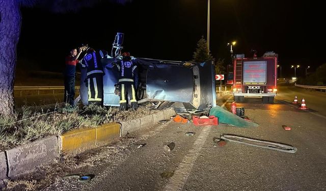 Refüje çıkan araç yan yattı: 1 yaralı