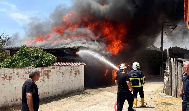 Sinop’ta 6 ev yanarak kullanılamaz hale geldi