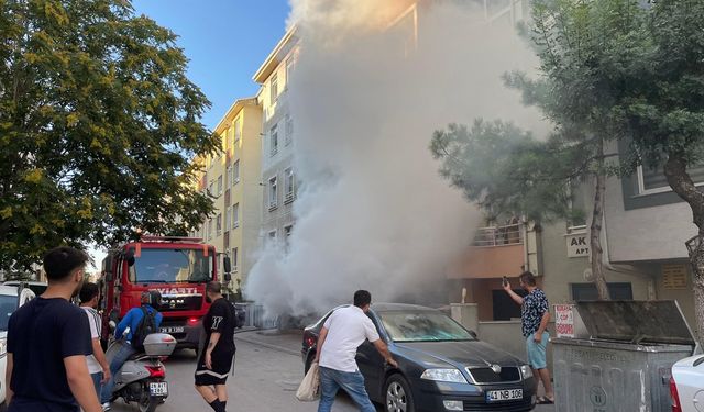 Garajda çıkan yangın sonrası araçlar kullanılamayacak hale geldi