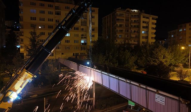 Eskişehir'de tarihi üst geçit yıkılıyor!