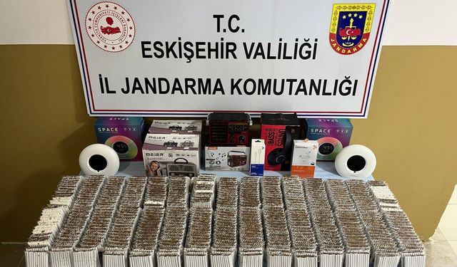 Kargo ile sigara kaçırırken yakalandılar!