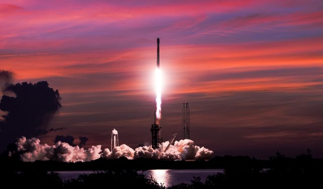 SpaceX 23 Starlink uydusunu yörüngeye gönderdi!