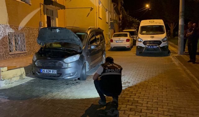 Park halindeki aracı ateşe verdiler'