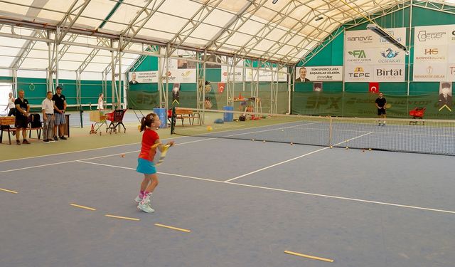 Eskişehir'de tenis turnuvası devam ediyor!