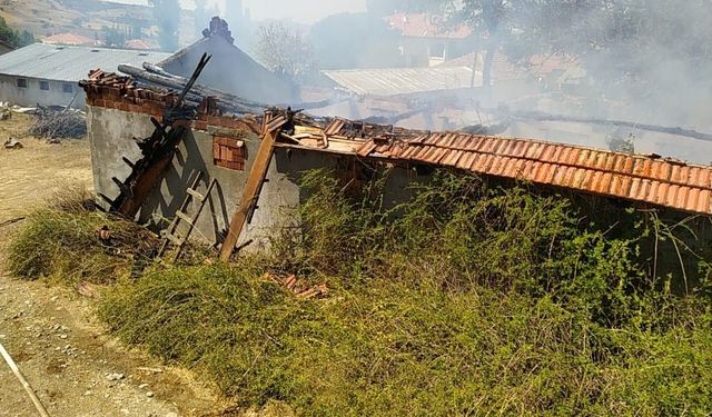 Depoda çıkan yangın maddi hasara yol açtı