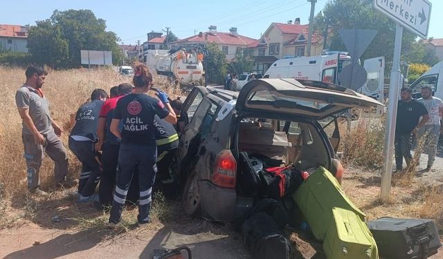 Direksiyon hakimiyetini kaybeden araç yoldan çıktı; 4 yaralı