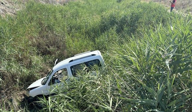 Isparta’da hafif ticari araç su kanalına uçtu: 1 ölü, 1 yaralı