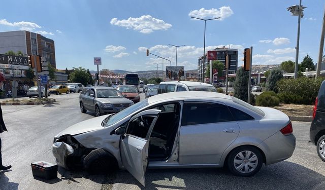 Kula’da trafik kazası: 2 yaralı