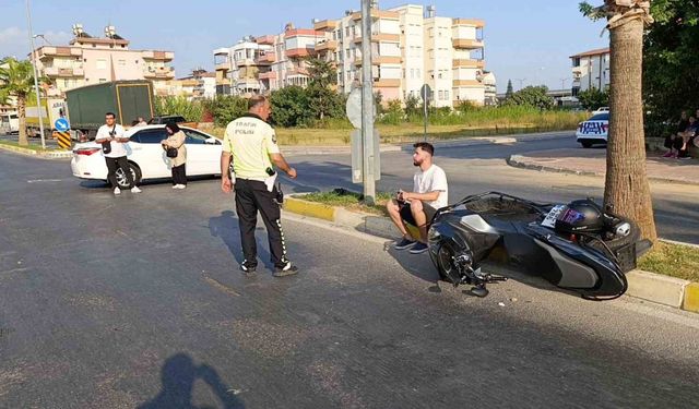 Motosiklet ile otomobil çarpıştı: 1 yaralı