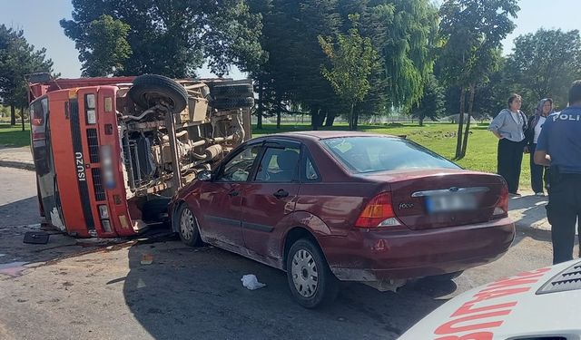 Eskişehir'de feci kaza: Otomobille kamyon çarpıştı!