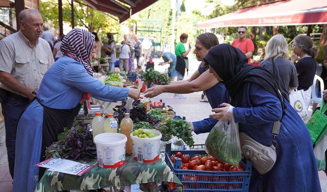 Eskişehir'deki bu pazar aile bütçesine katkı sağlıyor