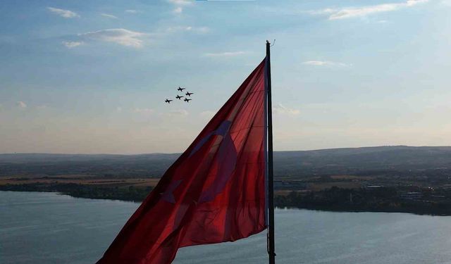 Türk Yıldızları nefes kesti