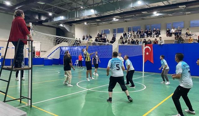 Voleybol Turnuvası'nda büyük rekabet!