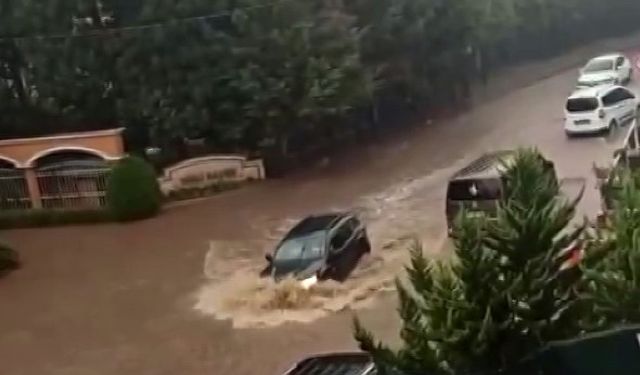 İstanbul’da sağanak yağış: Sürücüler zor anlar yaşadı