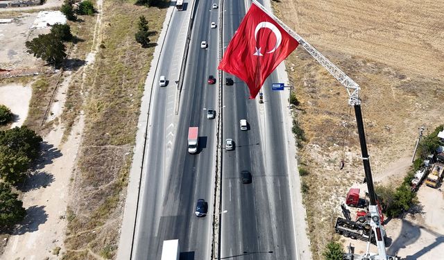 Eskişehir'deki dev Türk Bayrağı hayran bırakıyor