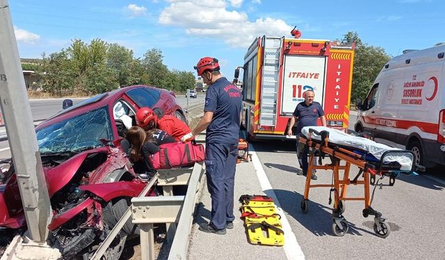 Otoyolda trafik kazası; 3 yaralı