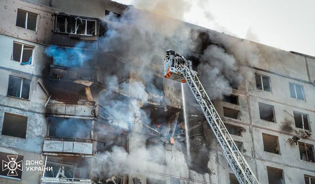 Rusya, Harkov’da içinde sivillerin bulunduğu binayı vurdu!