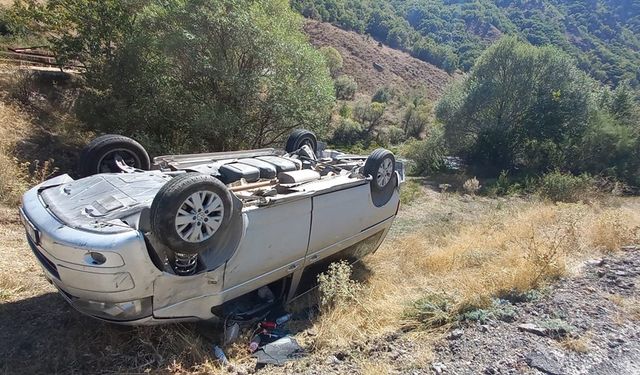 Tunceli’de otomobil ters döndü!