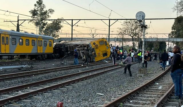 Güney Afrika’da tren raydan çıktı: 25 yaralı!