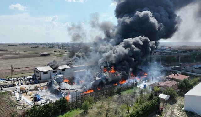 Kimyasal fabrika yangını dron ile görüntülendi