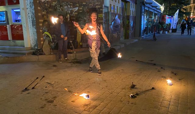 Eskişehir'de meşalelerle geceyi aydınlattı!