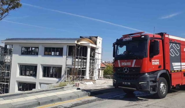 Ankara’da korkutan çatı yangını: 1 yaralı