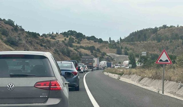 Bitmeyen yol çalışması sürücüleri çileden çıkardı