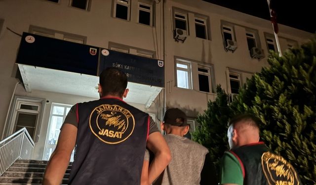 Çeşitli suçlardan aranan 2 şahıs yakalandı