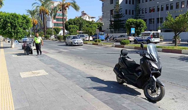 Elektrikli bisiklet ile motosiklet çarpıştı: 3 yaralı