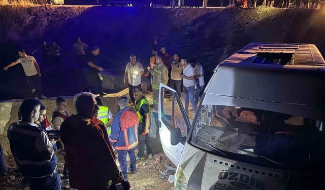 Mardin’de tarım işçilerini taşıyan minibüs devrildi: 21 yaralı