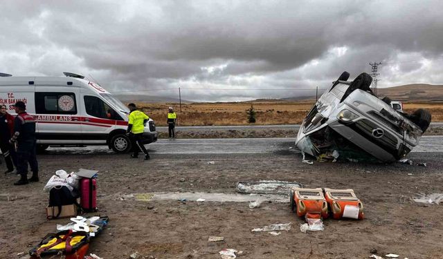 Nevşehir’de turistleri taşıyan minibüs takla attı: 18 yaralı