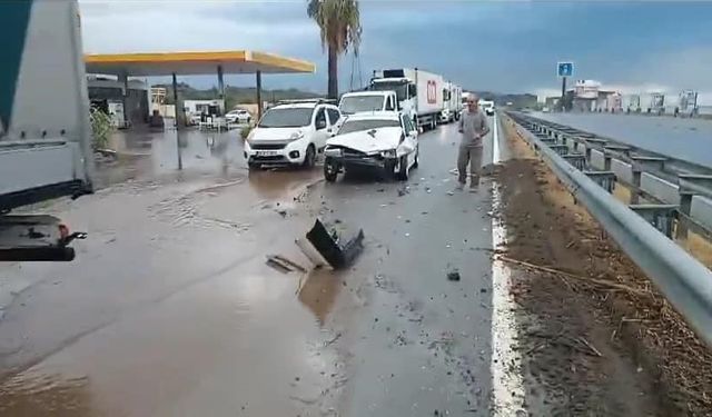 Söke’de sağanak yağış kazaya neden oldu: 3 yaralı